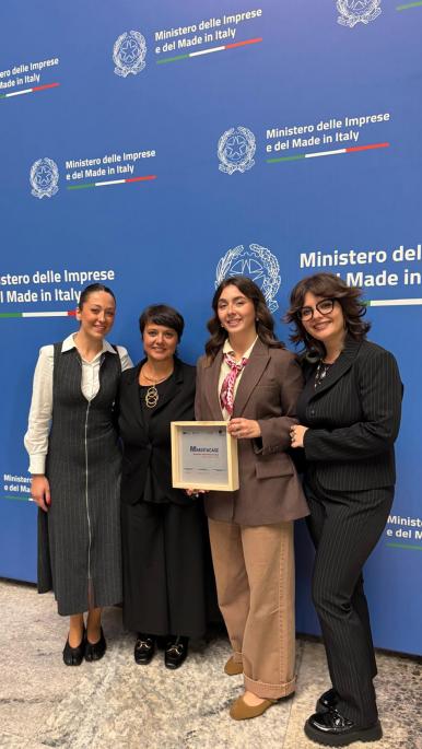 Studentesse finaliste per "Make It a Case"