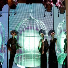 A trendy Window Display dedicated to the fashion creations of Accademia Italiana students