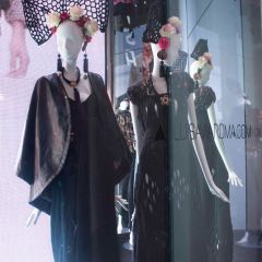 A trendy Window Display dedicated to the fashion creations of Accademia Italiana students
