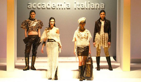 Le immagini della sfilata degli studenti della scuola di moda e di costume