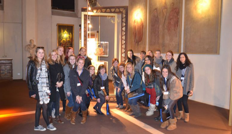 From Leonardo's art to high fashion accessories: the school of fashion and design proposes an encounter between culture, art and