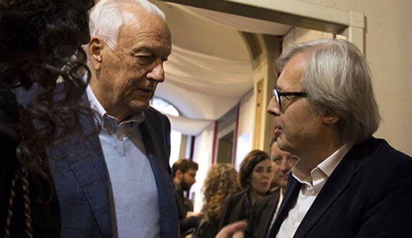 Vittorio Sgarbi inaugura la mostra 