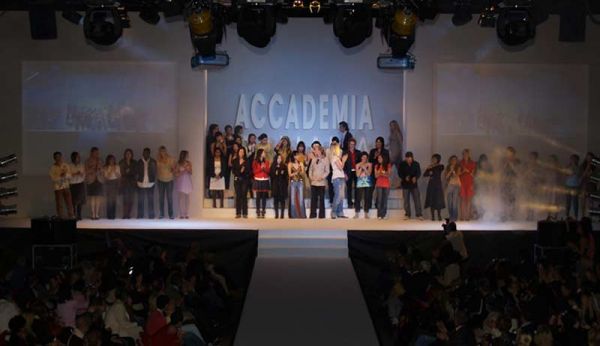 Sfilata di moda e mostra di design 2005