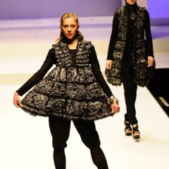 Le immagini della sfilata degli studenti della scuola di moda e di costume