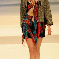 Le immagini della sfilata degli studenti della scuola di moda e di costume
