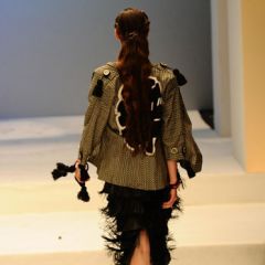 Le immagini della sfilata degli studenti della scuola di moda e di costume