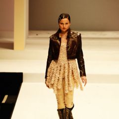 Le immagini della sfilata degli studenti della scuola di moda e di costume