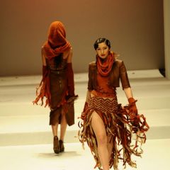 Le immagini della sfilata degli studenti della scuola di moda e di costume