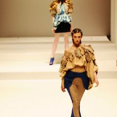 Le immagini della sfilata degli studenti della scuola di moda e di costume
