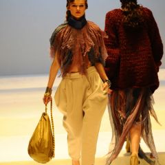 Le immagini della sfilata degli studenti della scuola di moda e di costume