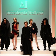 Le immagini della sfilata degli studenti della scuola di moda e di costume