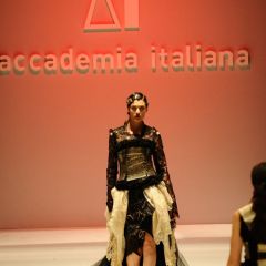 Le immagini della sfilata degli studenti della scuola di moda e di costume