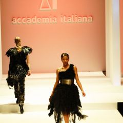 Le immagini della sfilata degli studenti della scuola di moda e di costume