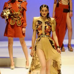 Le immagini della sfilata degli studenti della scuola di moda e di costume