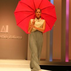 Le immagini della sfilata degli studenti della scuola di moda e di costume