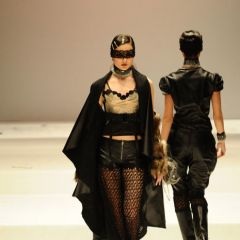 Le immagini della sfilata degli studenti della scuola di moda e di costume