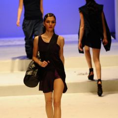 Le immagini della sfilata degli studenti della scuola di moda e di costume