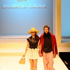 Le immagini della sfilata degli studenti della scuola di moda e di costume