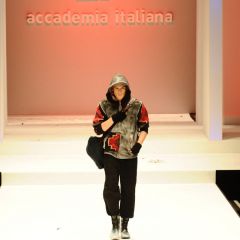 Le immagini della sfilata degli studenti della scuola di moda e di costume