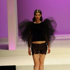 Le immagini della sfilata degli studenti della scuola di moda e di costume