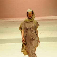Le immagini della sfilata degli studenti della scuola di moda e di costume