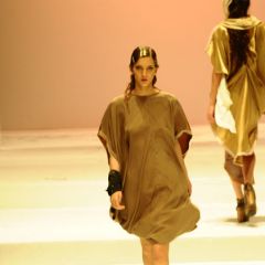 Le immagini della sfilata degli studenti della scuola di moda e di costume