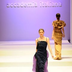 Le immagini della sfilata degli studenti della scuola di moda e di costume