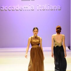 Le immagini della sfilata degli studenti della scuola di moda e di costume