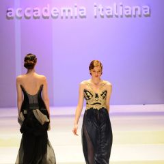 Le immagini della sfilata degli studenti della scuola di moda e di costume