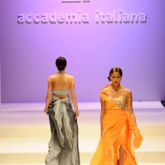 Le immagini della sfilata degli studenti della scuola di moda e di costume