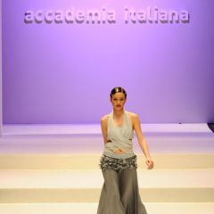 Le immagini della sfilata degli studenti della scuola di moda e di costume