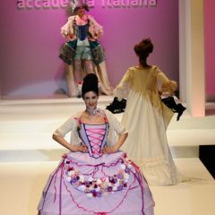 Le immagini della sfilata degli studenti della scuola di moda e di costume