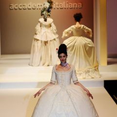 Le immagini della sfilata degli studenti della scuola di moda e di costume