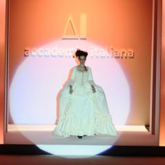 Le immagini della sfilata degli studenti della scuola di moda e di costume