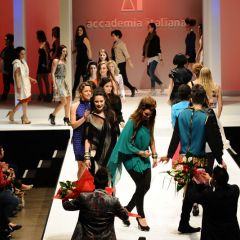 Le immagini della sfilata degli studenti della scuola di moda e di costume