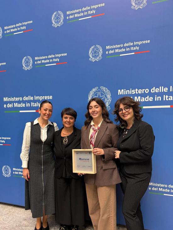 Studentesse finaliste per "Make It a Case"