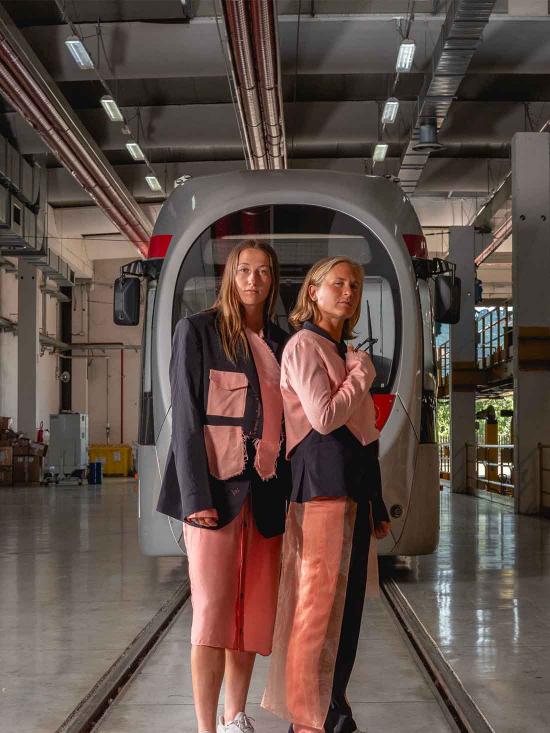 Da Divise a Uniche: le divise dei conducenti del tram vendute per l’empowerment femminile